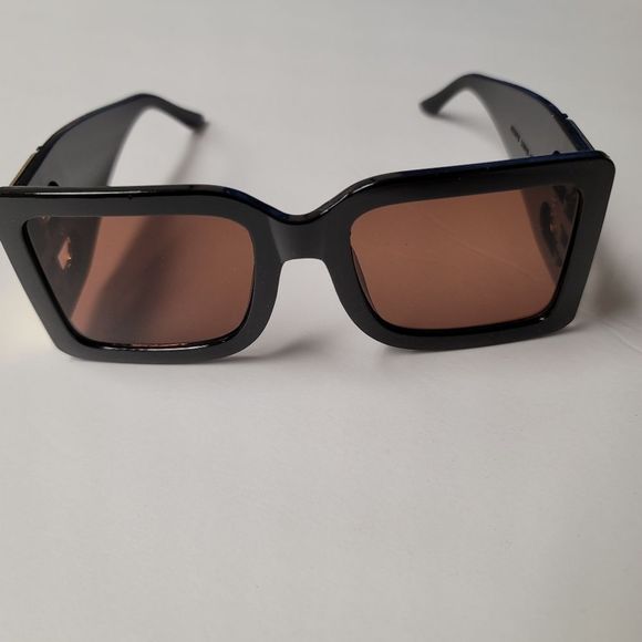 Black and Gold Sunglasses - Picture 3 of 5